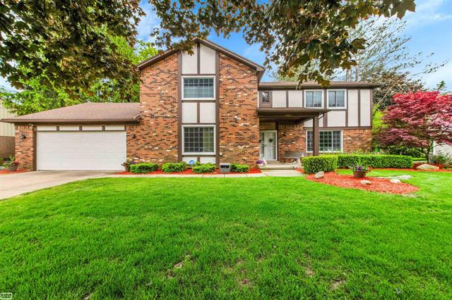 front view picture of 2401 Chalet Dr, Rochester, MI. 48309