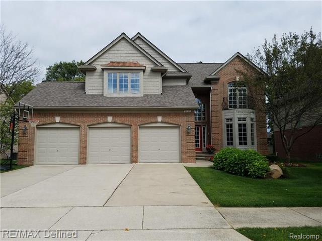 front view picture of 2005 Roundtree, Rochester, MI. 48307