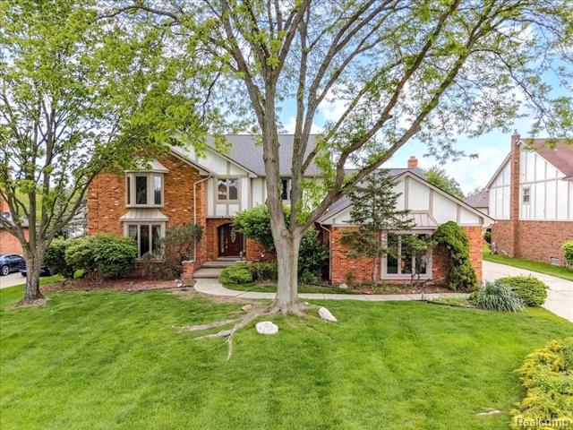 front view picture of 3174 Glengrove Dr, Rochester, MI. 48309