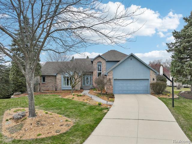 front view picture of 2138 Kennedy Dr, Rochester, MI. 48309