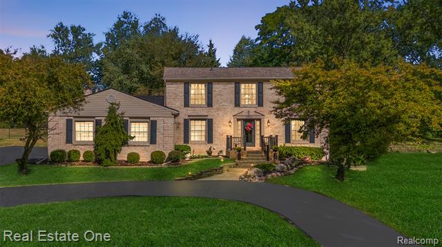 front view picture of 1854 Ludgate Ln, Rochester, MI. 48309