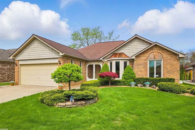 front view picture of 252 Parkland Dr, Rochester, MI. 48307