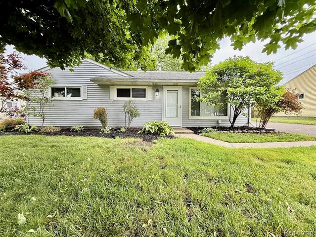 front view picture of 2526 Genes Dr, Auburn Hills, MI. 48326