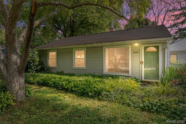front view picture of 2848 Edna Jane Dr, Auburn Hills, MI. 48326