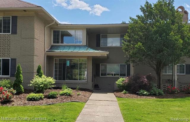 front view picture of 2245 Walton Blvd, Rochester, MI. 48309