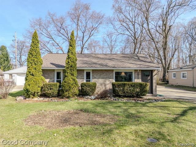 front view picture of 2925 James Rd, Auburn Hills, MI. 48326