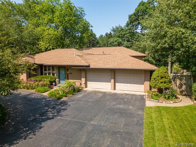 front view picture of 73 Nevada Ave, Rochester, MI. 48309