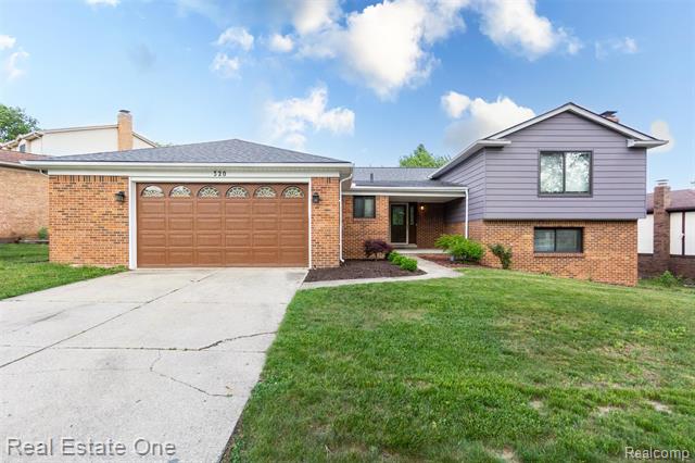 front view picture of 320 Antoinette Dr, Rochester, MI. 48309
