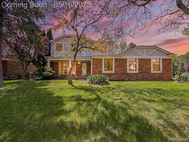 front view picture of 2739 Broadmoor Dr, Rochester, MI. 48309