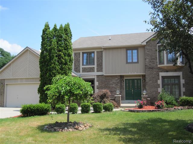 front view picture of 396 Shellbourne Dr, Rochester, MI. 48309