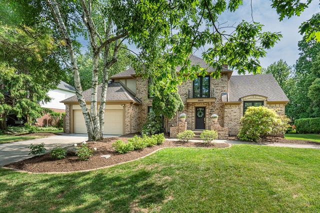 front view picture of 2805 Powderhorn Ridge Rd, Rochester, MI. 48309