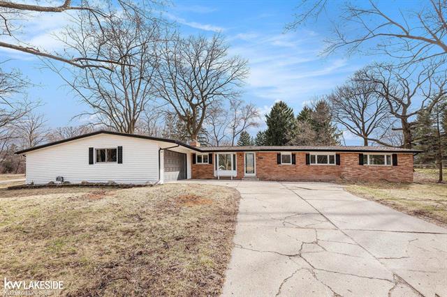 front view picture of 456 Donegal Dr, Rochester, MI. 48309