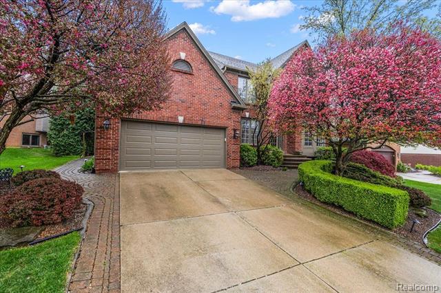 front view picture of 244 Glenmoor Dr, Rochester, MI. 48307