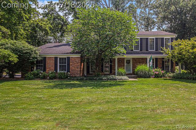 front view picture of 1367 Chestnut Ln, Rochester, MI. 48309