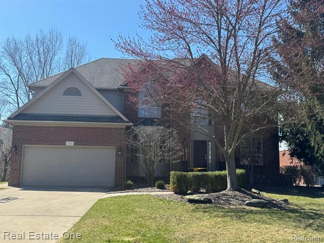 front view picture of 317 Lone Pine Cir, Rochester, MI. 48307