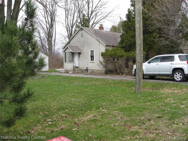 front view picture of 3425 Joslyn Rd, Auburn Hills, MI. 48326