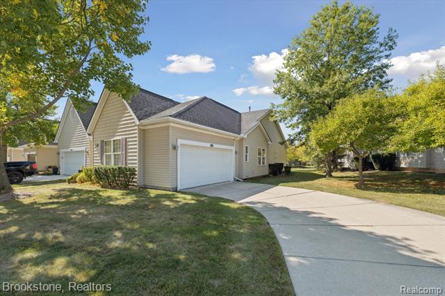 front view picture of 3567 Grove Ln, Auburn Hills, MI. 48326