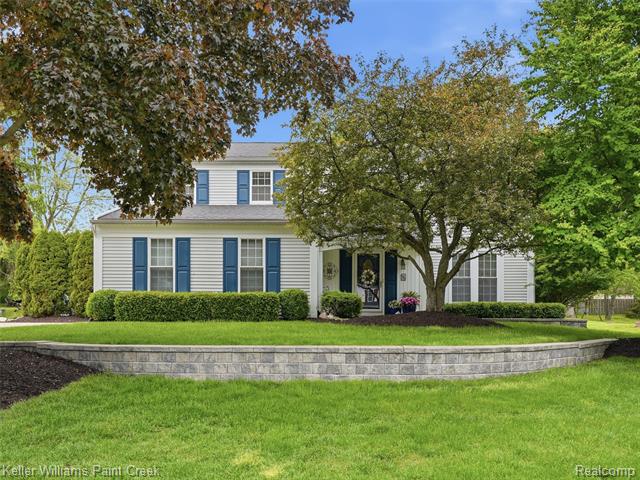 front view picture of 1351 W Fairview Ln, Rochester, MI. 48306