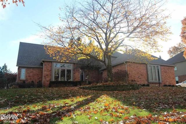 front view picture of 3235 Parkwood Dr, Rochester, MI. 48306