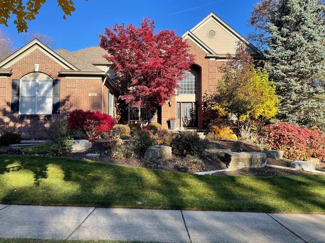 front view picture of 1921 Catlin Dr, Rochester, MI. 48306