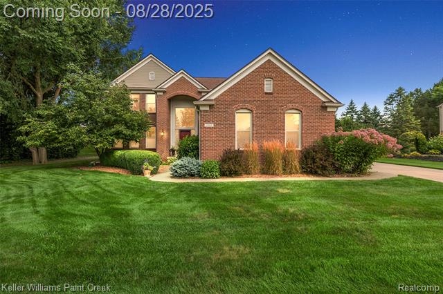 front view picture of 1933 Catlin Dr, Rochester, MI. 48306