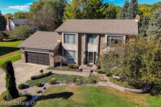 front view picture of 1536 Royal Crescent St, Rochester, MI. 48306