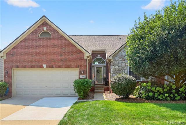 front view picture of 3670 Lexington Dr, Auburn Hills, MI. 48326