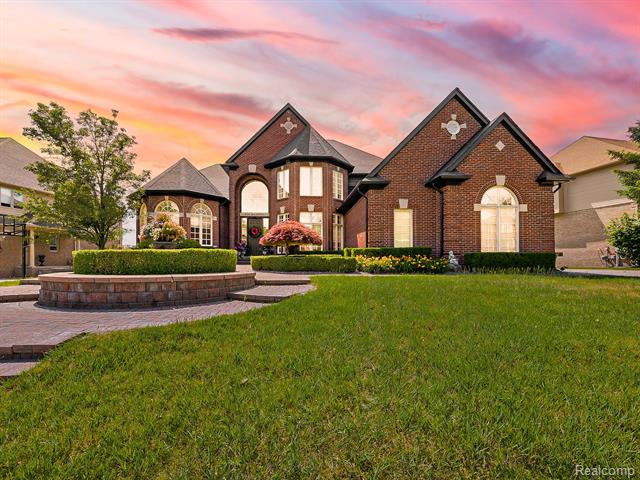 front view picture of 926 Majestic, Rochester, MI. 48306