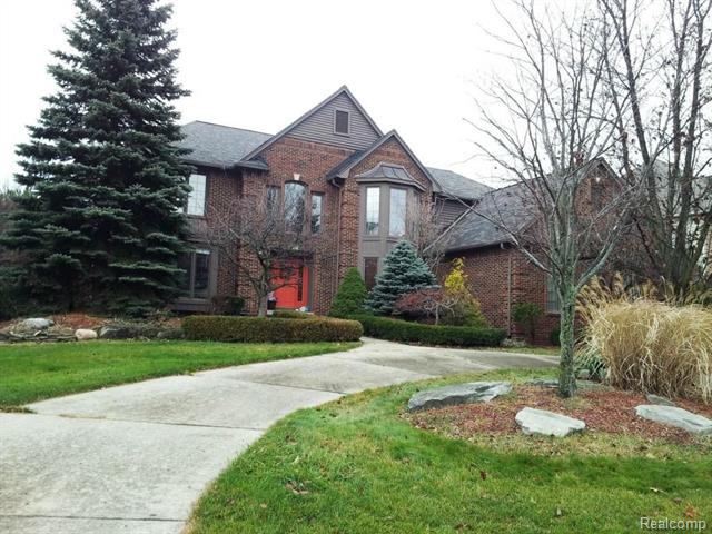 front view picture of 3706 Newcastle Dr, Rochester, MI. 48306