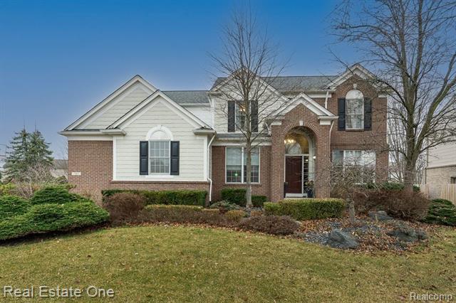 front view picture of 743 Caribou Ct, Rochester, MI. 48307