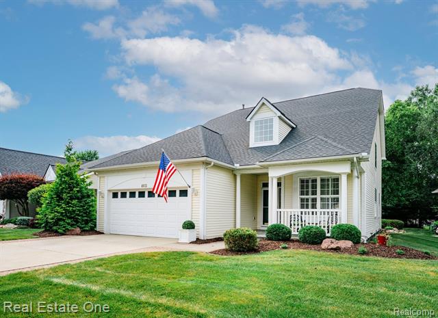 front view picture of 4033 Hillsdale Dr, Auburn Hills, MI. 48326