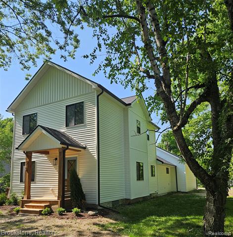 front view picture of 510 Alpeana St, Auburn Hills, MI. 48326