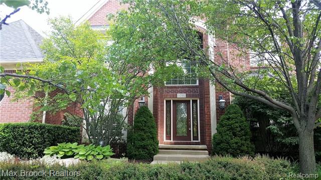 front view picture of 1091 Clear Creek Dr, Rochester, MI. 48306