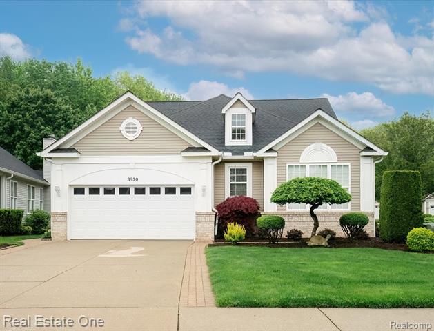 front view picture of 3930 Hillsdale Dr, Auburn Hills, MI. 48326