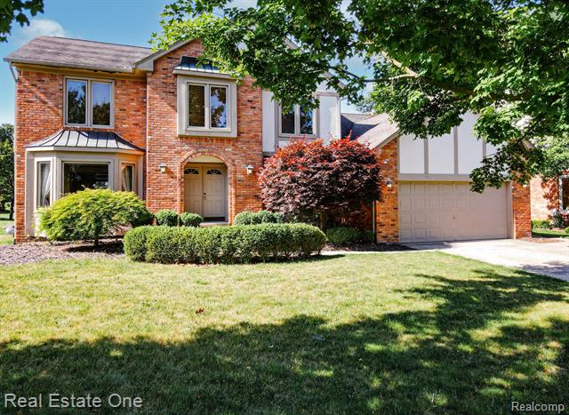 front view picture of 3377 Charlwood Dr, Rochester, MI. 48306