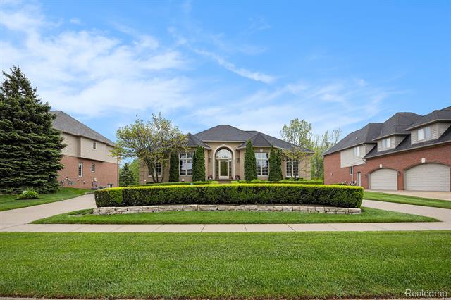 front view picture of 699 Majestic, Rochester, MI. 48306