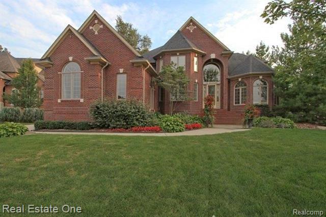 front view picture of 755 Majestic, Rochester, MI. 48306