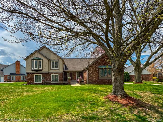 front view picture of 1125 Cobridge Dr, Rochester, MI. 48306