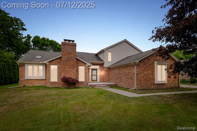 front view picture of 3565 Aynsley Dr, Rochester, MI. 48306
