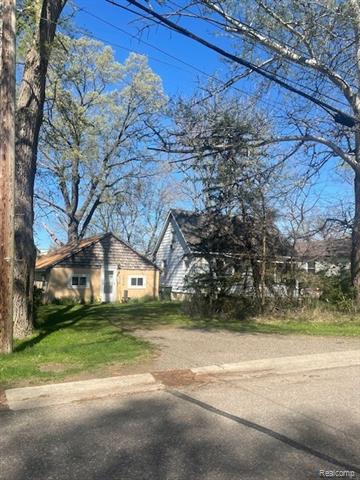 front view picture of 1471 Courtland Blvd, Rochester, MI. 48307