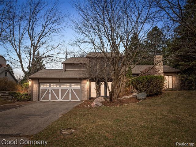 front view picture of 2520 Meadowview Ct, Rochester, MI. 48306
