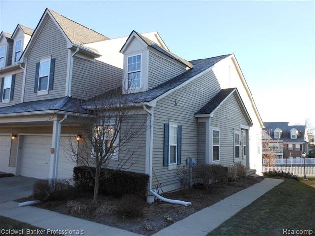 front view picture of 694 W Bluff Ct, Rochester, MI. 48307