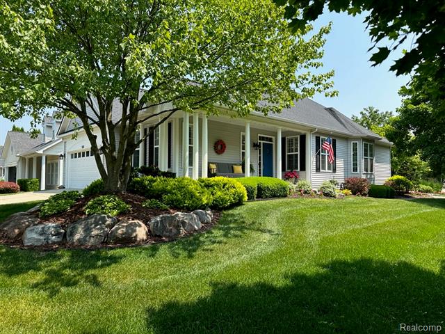 front view picture of 3839 Springwood Ct, Auburn Hills, MI. 48326
