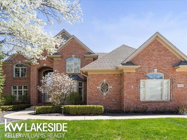 front view picture of 1122 Silver Creek Ct, Rochester, MI. 48306