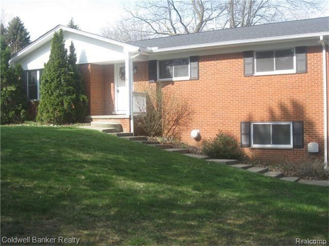 front view picture of 1167 Brewster Rd, Rochester, MI. 48306