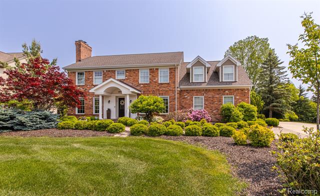 front view picture of 1842 Grayslake Dr, Rochester, MI. 48306