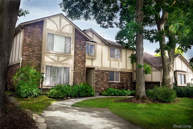 front view picture of 1938 Kilburn Rd N, Rochester, MI. 48306