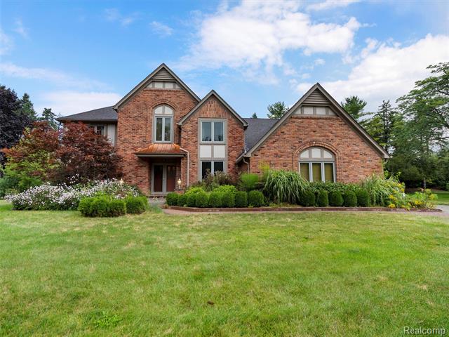 front view picture of 1906 Independence Ct, Rochester, MI. 48306