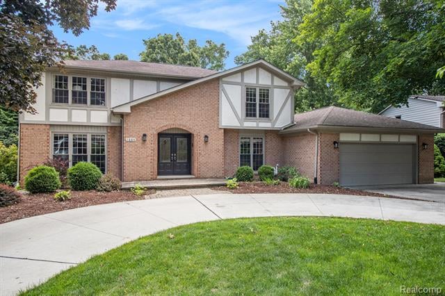 front view picture of 1684 Kilburn Rd N, Rochester, MI. 48306