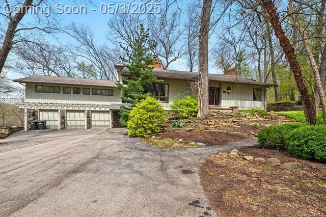 front view picture of 905 Hidden Oak Hill Ln, Rochester, MI. 48306